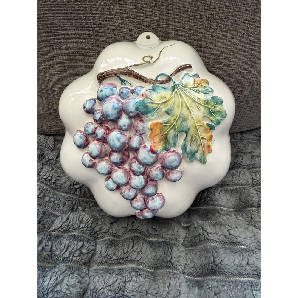 Vintage Grape Kitchen Wall Hanging/Mold MCM Majolica Ceramic Italian/French 8"